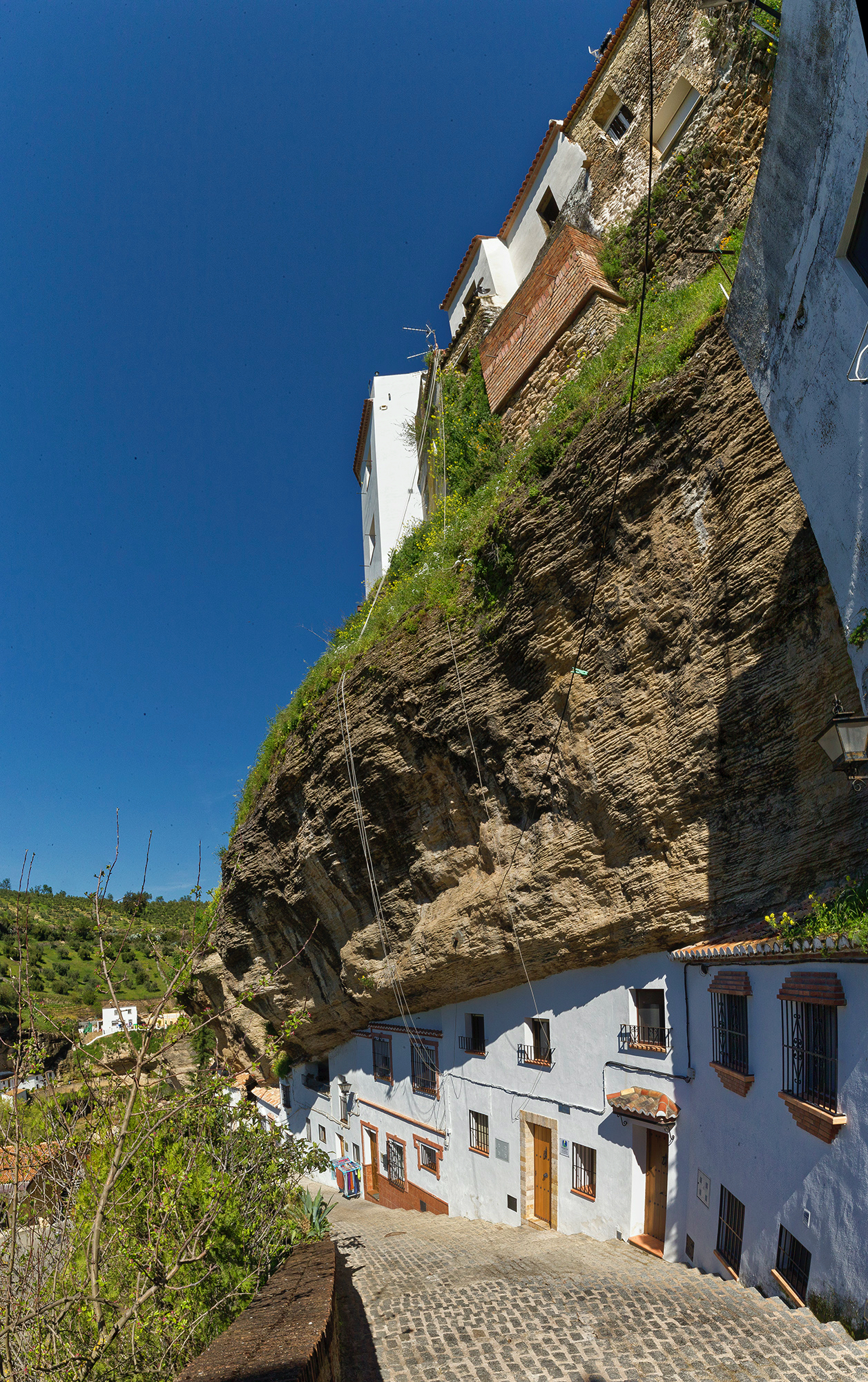 Setenil - Un village blanc pris dans les roches